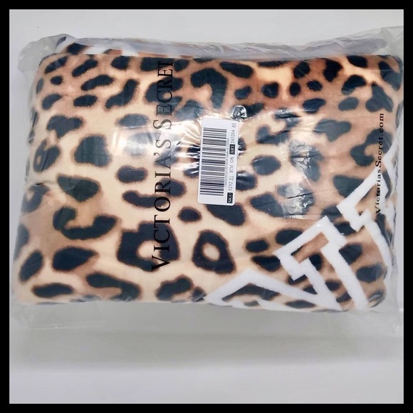 PINK NEW! SOFT SHERPA BLANKET
Leopard - Picture 4 of 5
